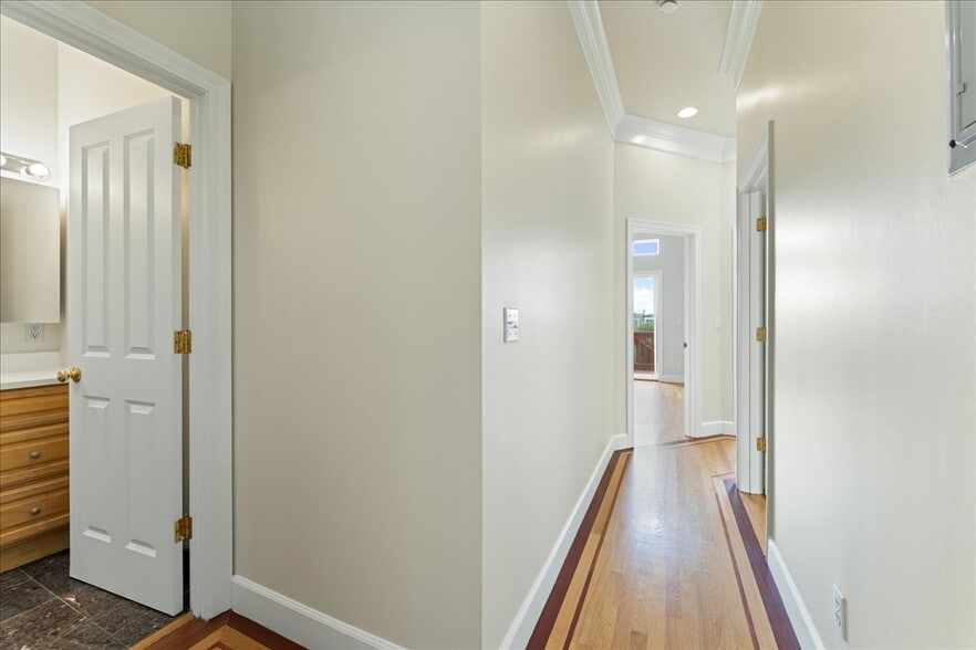 Building Photo - 4619 Lincoln Way
