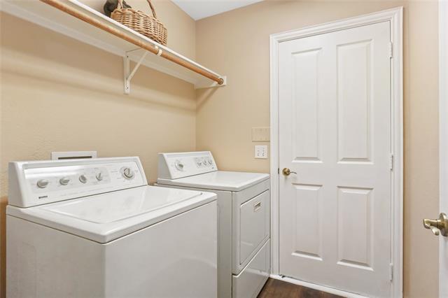 Building Photo - 3504 Llano Tr