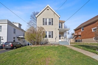 Building Photo - CHEVIOT:  Adorable 2+ bed 1.5 bath 2 story w 2 car garage