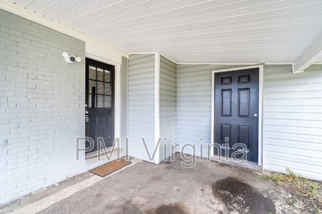 Building Photo - 1021 Mineola Dr