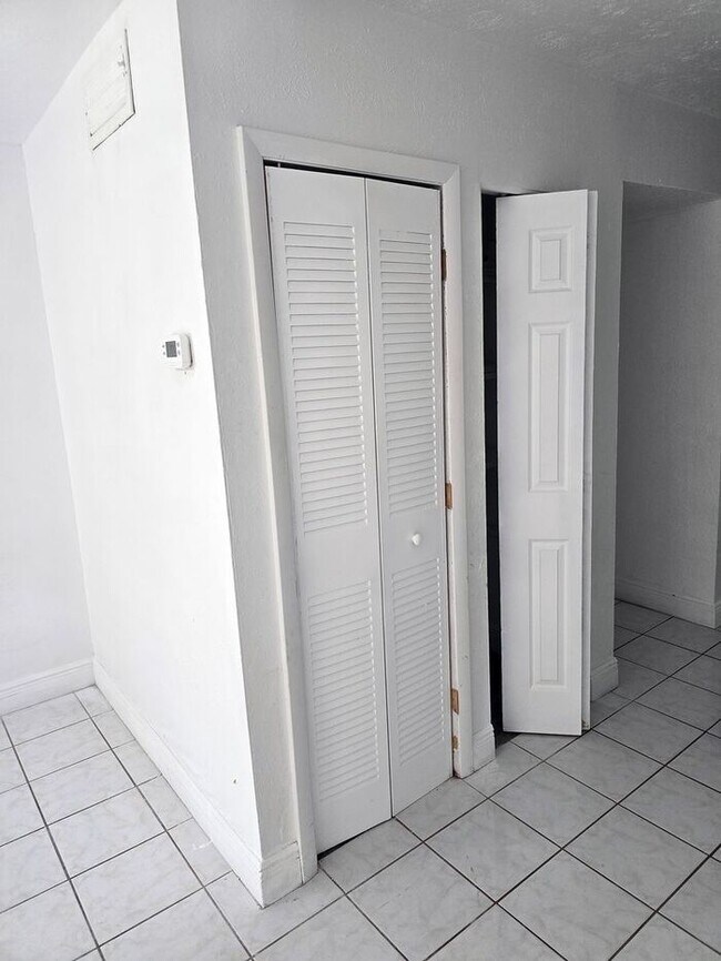Building Photo - Large Two bedrooms with a cover patio
