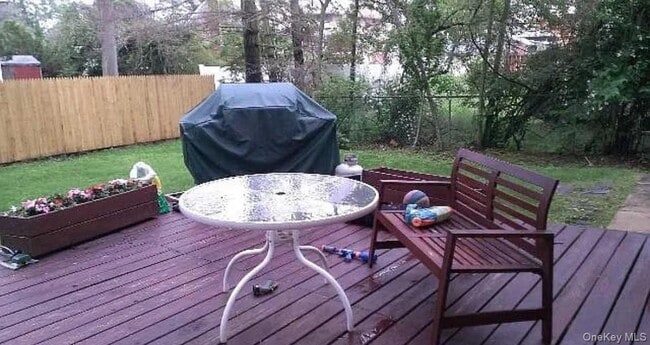 Building Photo - 570 Church Ave