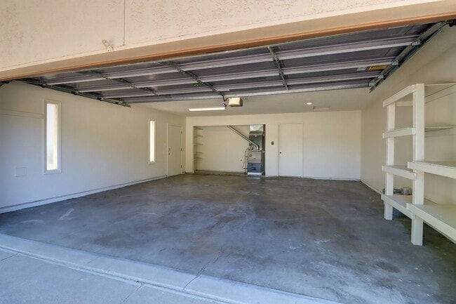 Building Photo - Home in Antelope Hills!