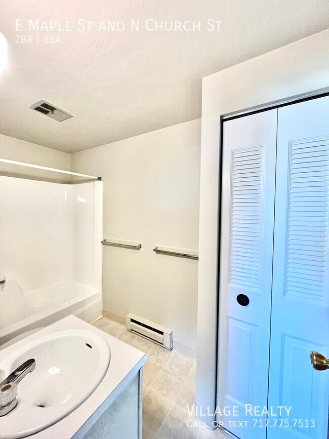 Building Photo - 361 E Maple St