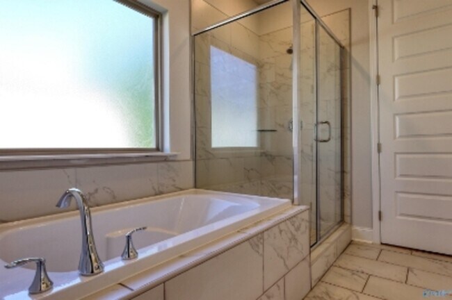 Building Photo - 188 Clift Crk Dr