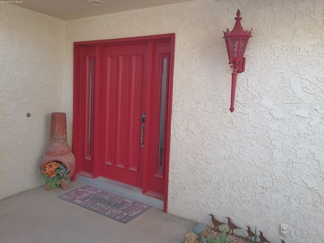 Building Photo - Entertainers Delight Beautiful Pool home Available May 12 to Sept 15, 2026