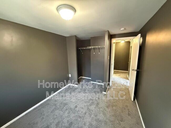 Building Photo - 554 West Ct