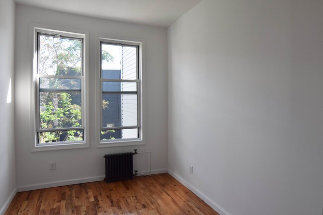 Building Photo - 1874 Harman St