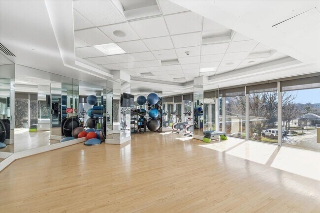 Building Photo - 8100 River Rd