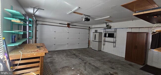 Building Photo - 208 Senseny Glen Dr