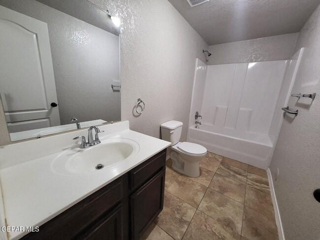 Building Photo - 2862 Grant Ave