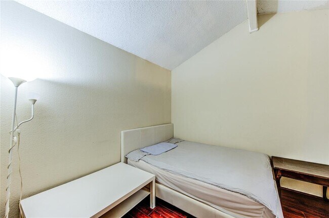 Building Photo - 13020 Leader St