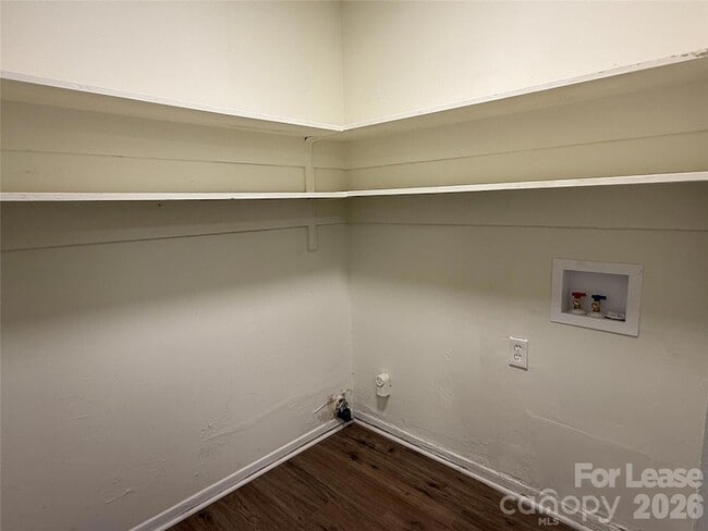 Building Photo - 544 Blendwood Dr