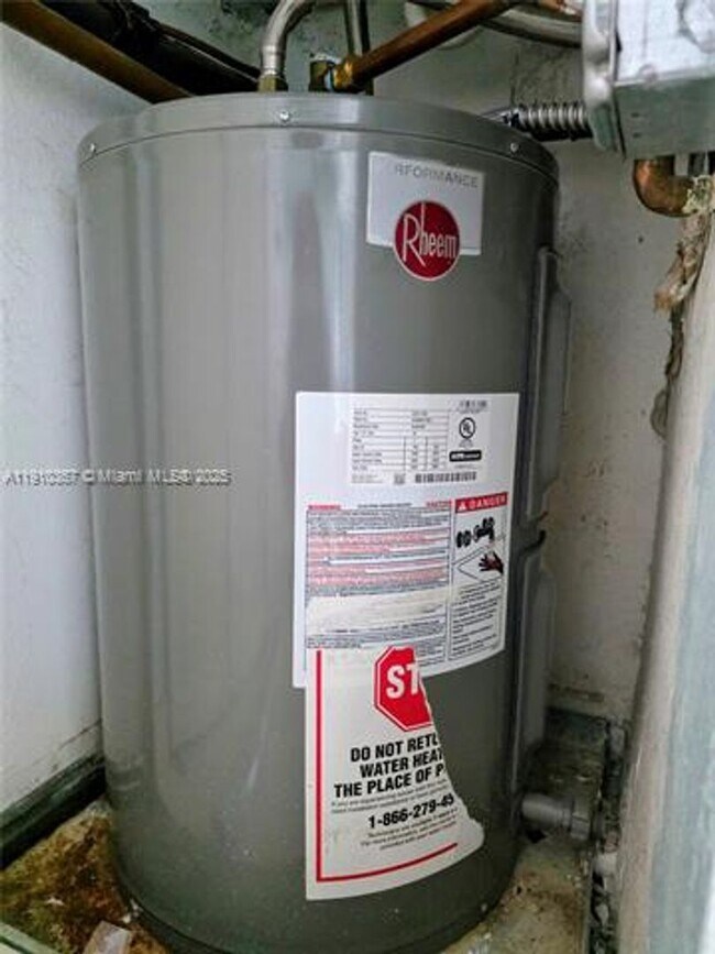 Building Photo - 1625 Kennedy Cswy