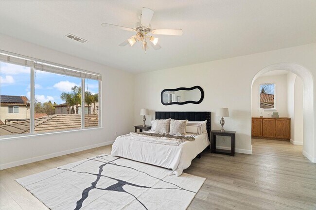 Building Photo - Large two-story home in the Bridal Ridge c...