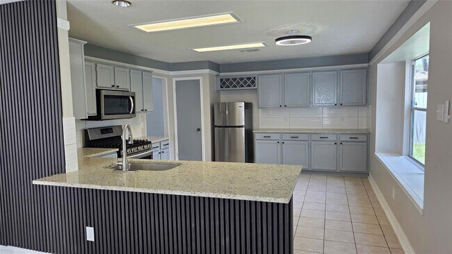Building Photo - 16403 Salinas Ln
