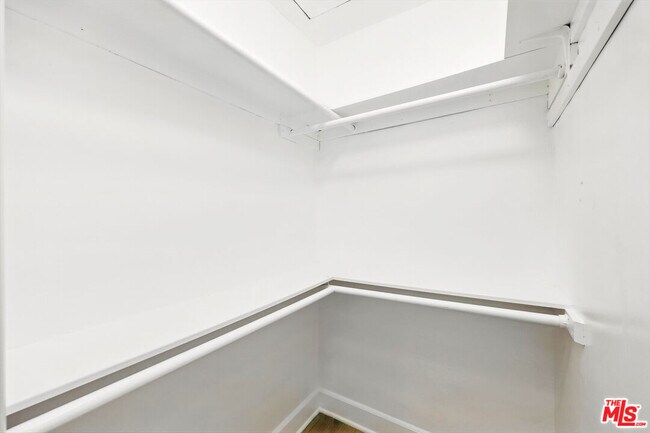 Building Photo - 8853 S Halldale Ave