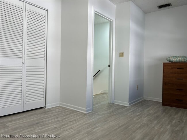 Building Photo - 2016 Lakeview Dr