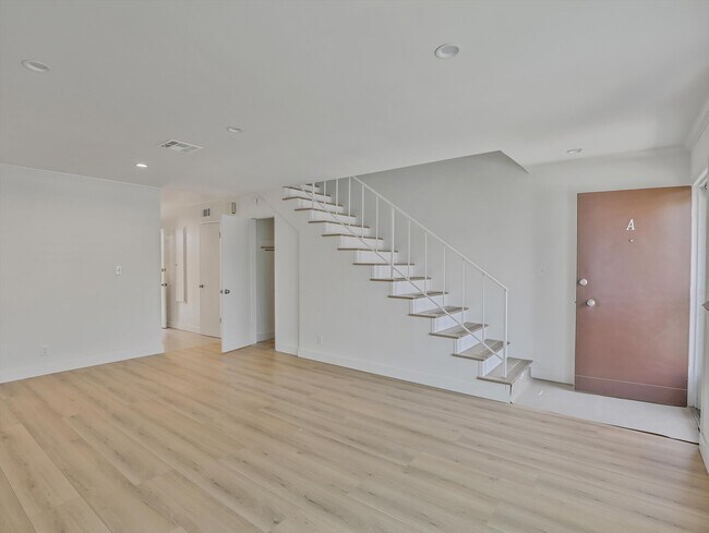 Building Photo - 220 S 7th St