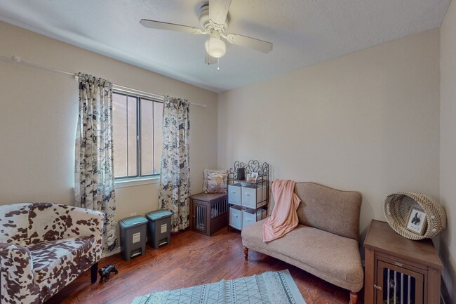 Building Photo - UNSER/LADERA 2 Bedroom  2 Bath  2 car gara...