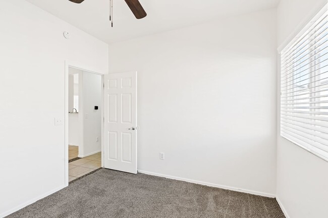 Building Photo - 7060 S Red Maids Dr