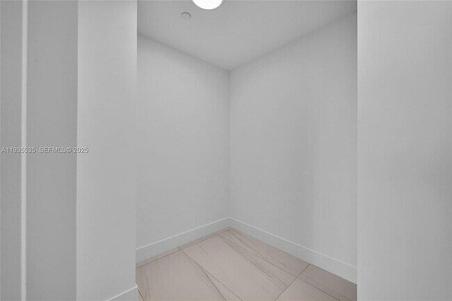 Building Photo - 151 N Seabreeze Blvd