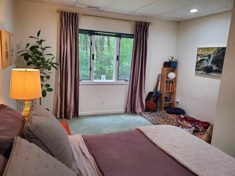 Building Photo - 10 White Birch Dr