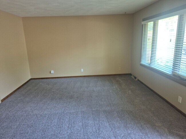 Building Photo - Freshly Updated 3 Bedroom Home for Rent