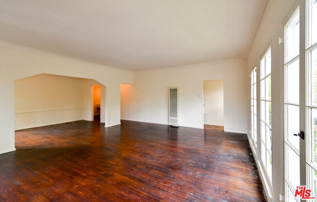 Building Photo - 803 Croft Ave