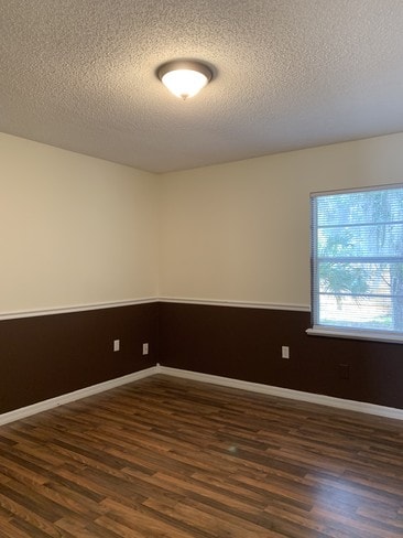 Building Photo - 1077 Shady Hollow Dr