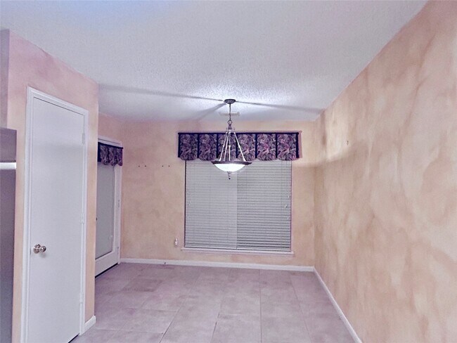 Building Photo - 10011 Territory Ln