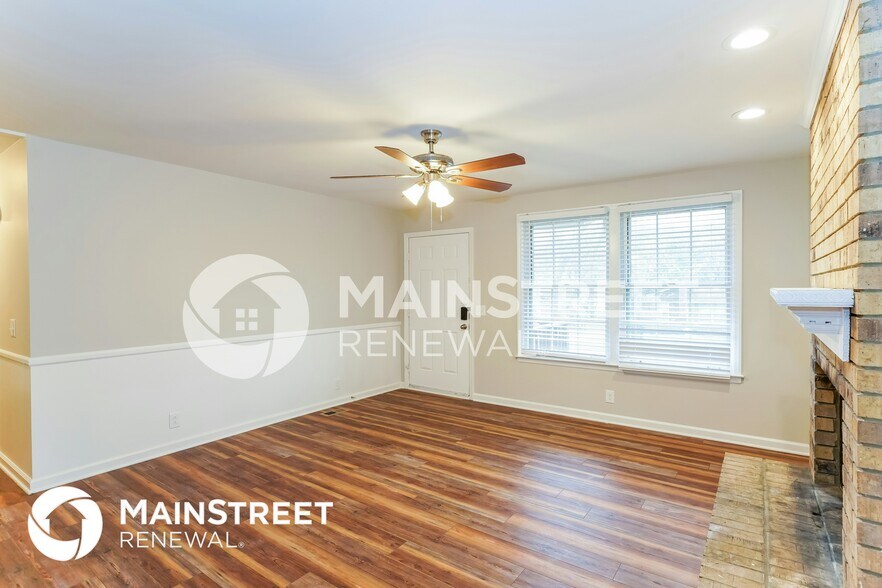 Building Photo - 242 Iris Dr