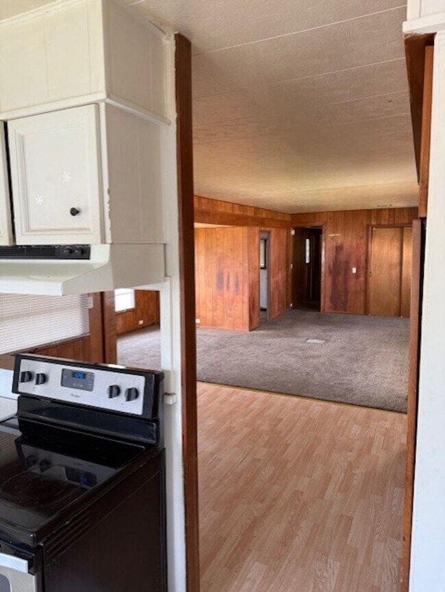 Building Photo - Lot 2