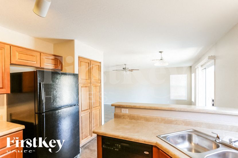 Building Photo - 1023 S 226th Dr