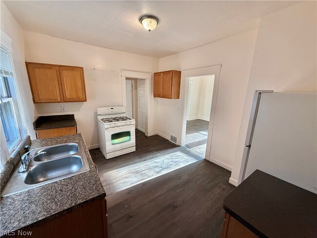 Building Photo - 6913 Harvard Ave