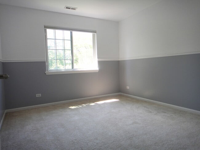 Building Photo - 504 Tamarack Dr