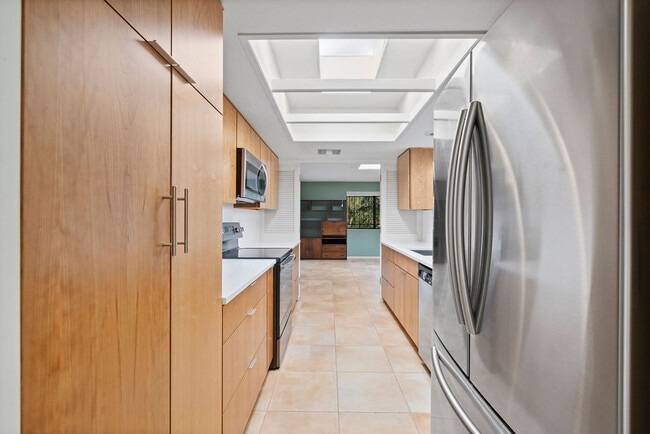 Building Photo - 1021 W Desert Canyon Pl