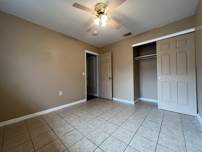 Building Photo - 116 Meadow Lark