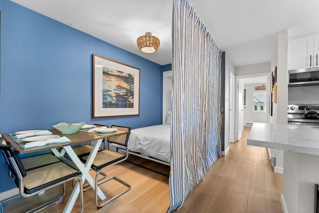 Building Photo - Remodeled Ground Floor Unit in Beachfront Complex!