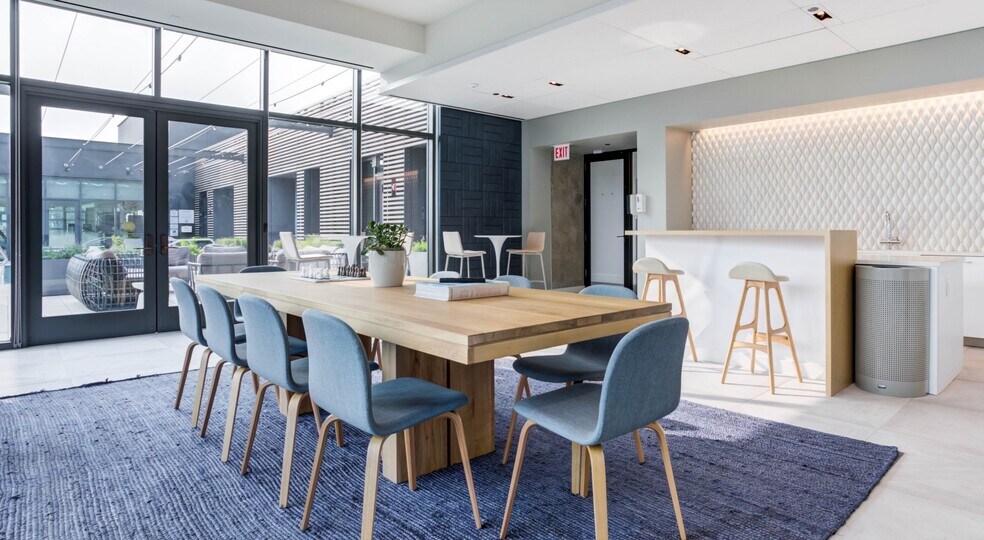 Building Photo - 167 N Desplaines St