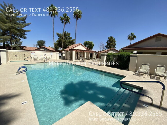 Building Photo - 1120 N Val Vista Dr