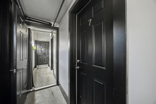 Building Photo - 261 S Limestone