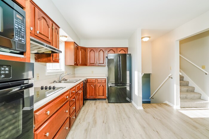 Building Photo - 472 Tailholt Ln