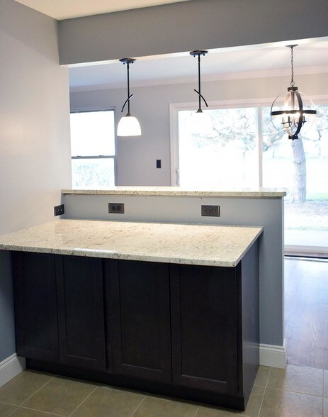 kitchen island - 1233 Ballantrae Pl