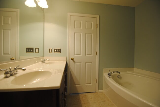 Building Photo - 10722 Edmundson Ave