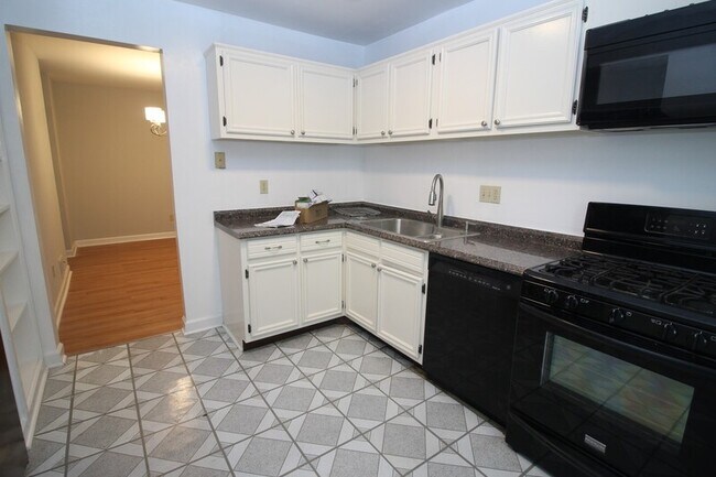 Building Photo - 349 Homeland Southway