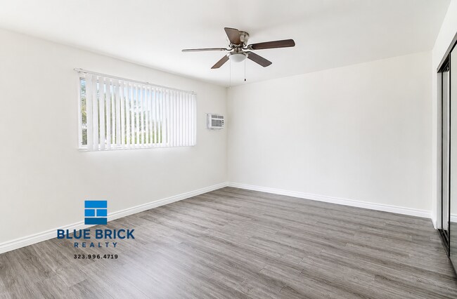 Building Photo - 20326 Saticoy St