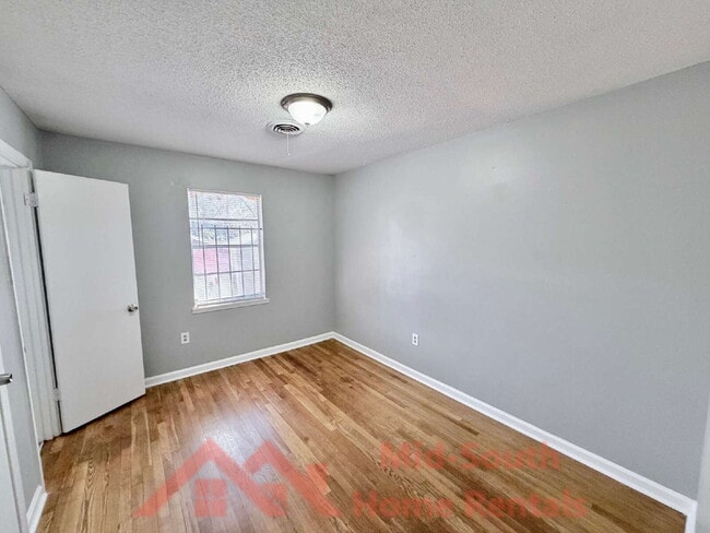 Building Photo - 2054 Benford St