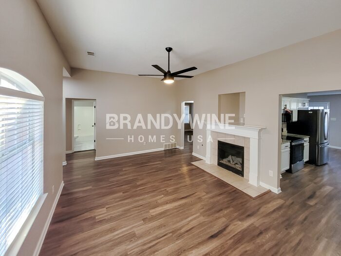 Building Photo - 10242 Evening Hill Dr