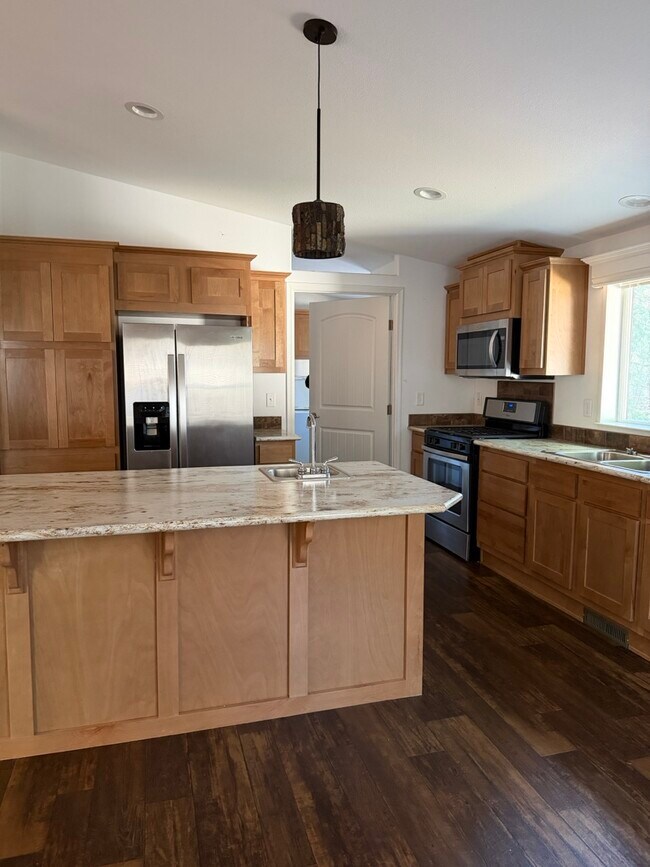 Building Photo - 13345 Pasquale Rd